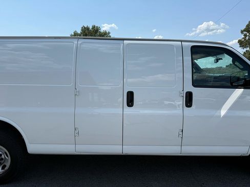 Used 2021 Chevrolet Express 3500 Extended w/ Driver Convenience Package RWD image 34