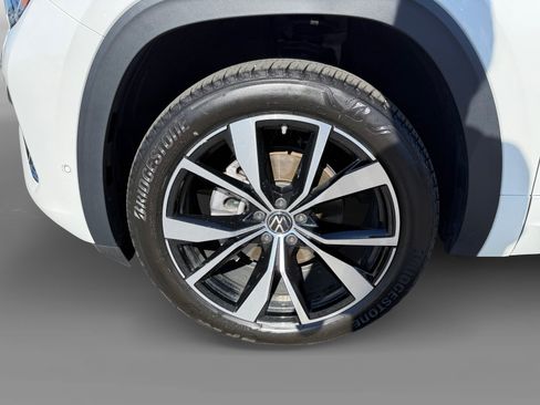 Certified 2025 Volkswagen Atlas SEL Premium R-Line AWD/4WD image 9