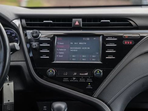 Used 2019 Toyota Camry SE FWD image 17