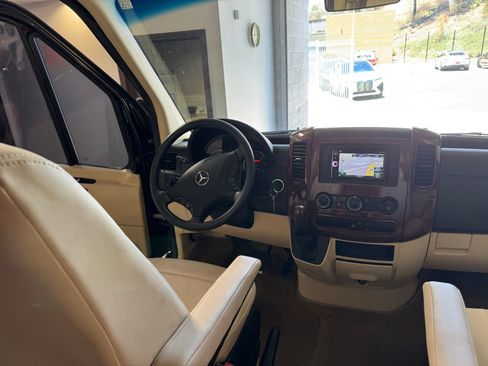 Used 2013 Mercedes-Benz Sprinter 2500 image 22