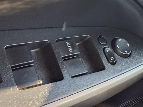 Used 2013 MAZDA MAZDA2 Sport image 19