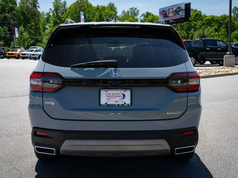 Used 2024 Honda Pilot Touring image 8