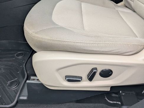 Used 2018 Ford Explorer XLT image 14