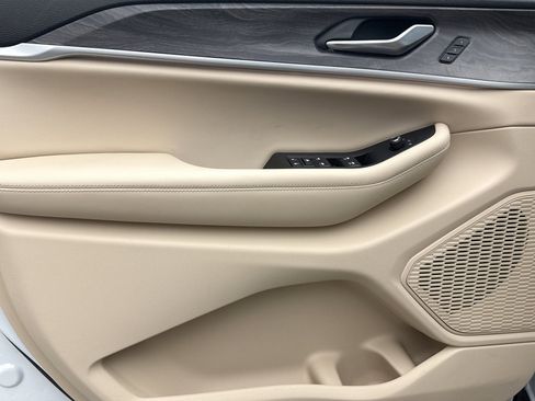 Used 2023 Jeep Grand Cherokee Limited image 9