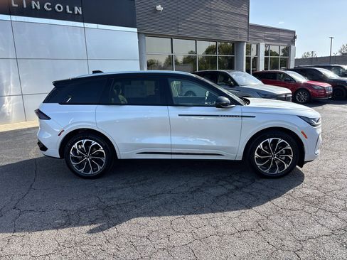 Certified 2026 Lincoln Nautilus Reserve AWD/4WD image 8