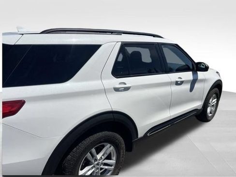 Used 2022 Ford Explorer XLT w/ Equipment Group 202A AWD/4WD image 9