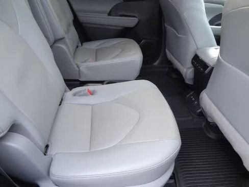 Certified 2020 Toyota Highlander Limited image 24