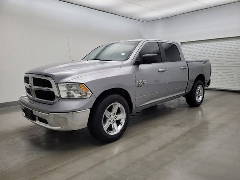 Used 2021 RAM 1500 Classic SLT image 2