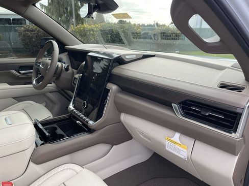 New 2026 GMC Yukon XL Denali w/ Denali Reserve Package image 30