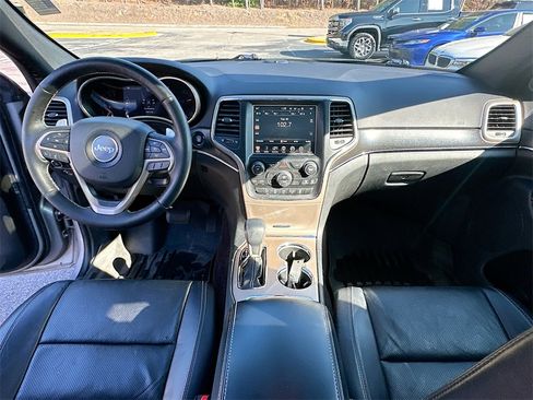 Used 2017 Jeep Grand Cherokee Limited w/ Luxury Group II image 3