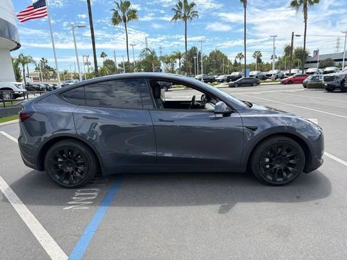 Used 2022 Tesla Model Y Long Range AWD/4WD image 5