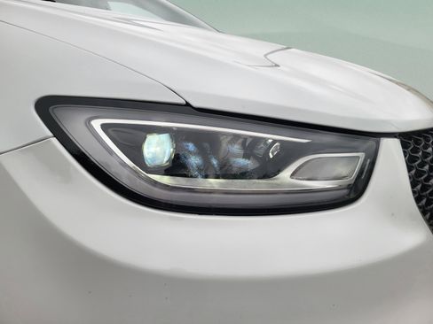 Used 2023 Chrysler Pacifica Touring-L AWD/4WD image 11