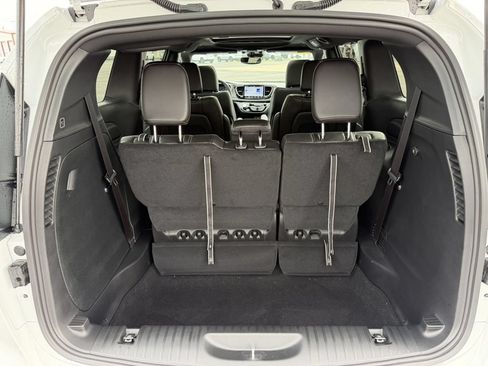New 2026 Chrysler Pacifica Select w/ S Appearance Package FWD image 11