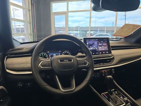 Used 2024 Jeep Compass Latitude image 17