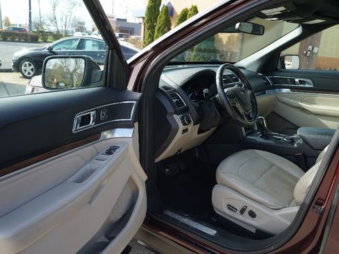 Used 2018 Ford Explorer Limited w/ Equipment Group 301A image 8