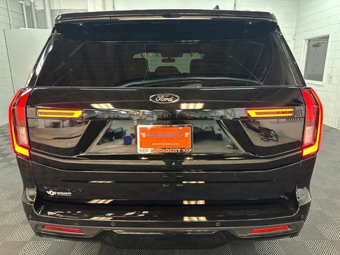 Used 2025 Ford Expedition Platinum w/ Stealth Performance Package AWD/4WD image 8