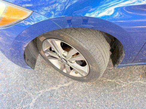 Used 2017 Hyundai Elantra SE FWD image 3
