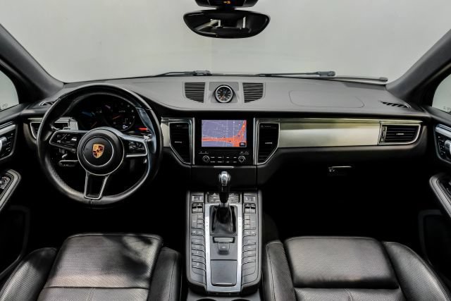 Used 2017 Porsche Macan GTS w/ Premium Package Plus AWD/4WD image 18