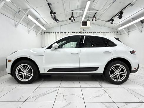 Certified 2025 Porsche Macan image 2
