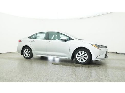 Used 2025 Toyota Corolla LE FWD image 33