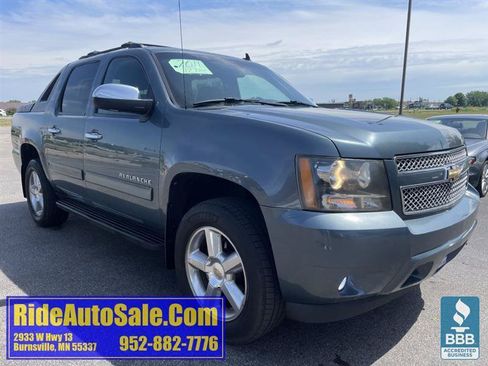 Used 2011 Chevrolet Avalanche LS w/ Regional Value Package AWD/4WD image 3