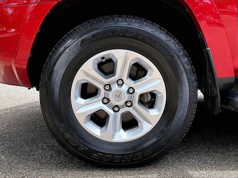Used 2022 Toyota 4Runner SR5 AWD/4WD image 33