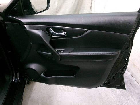 Used 2017 Nissan Rogue SV AWD/4WD image 26