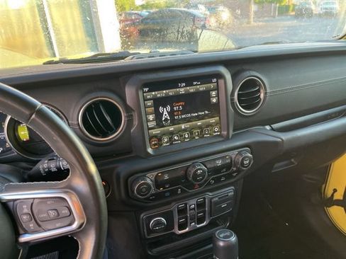 Used 2022 Jeep Wrangler Unlimited Sahara w/ Safety Group AWD/4WD image 23