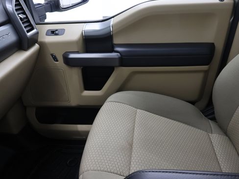 Used 2018 Ford F250 XLT w/ XLT Premium Package AWD/4WD image 14