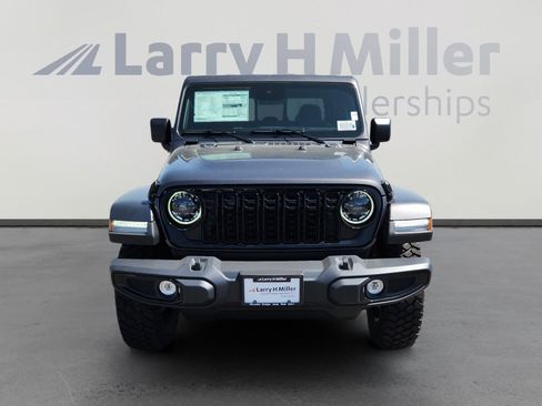 New 2025 Jeep Gladiator Willys image 9