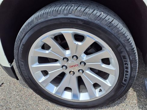 Used 2015 GMC Yukon XL Denali w/ Premium Package AWD/4WD image 8