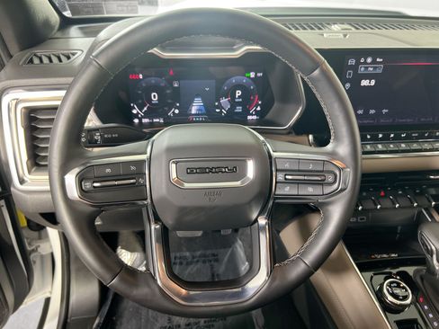 Used 2025 GMC Canyon Denali AWD/4WD image 11