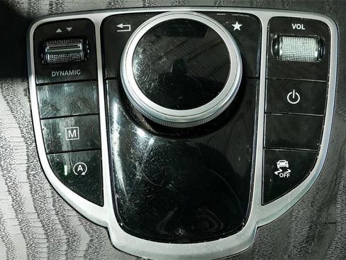 Used 2018 Mercedes-Benz GLC 300 4MATIC image 47