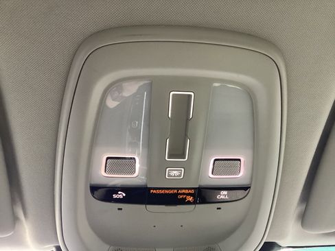 Certified 2022 Volvo XC60 B5 Inscription w/ Climate Package image 29