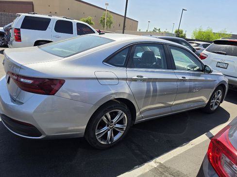Used 2024 Volkswagen Jetta SE FWD image 7