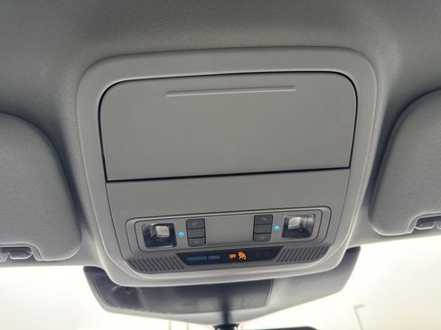 Certified 2024 Ford Explorer XLT AWD/4WD image 30