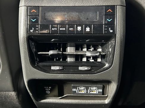 Used 2023 Jeep Grand Cherokee Overland w/ Luxury Tech Group IV AWD/4WD image 18
