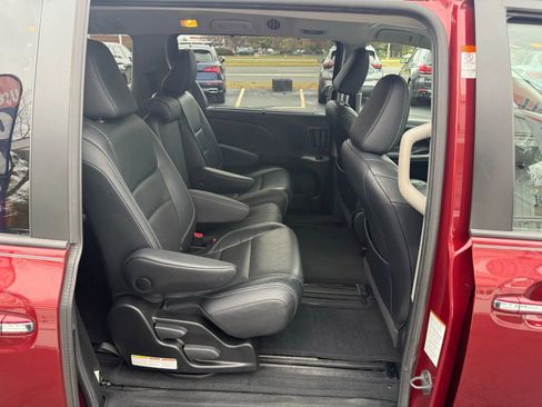 Used 2015 Toyota Sienna SE Premium image 44