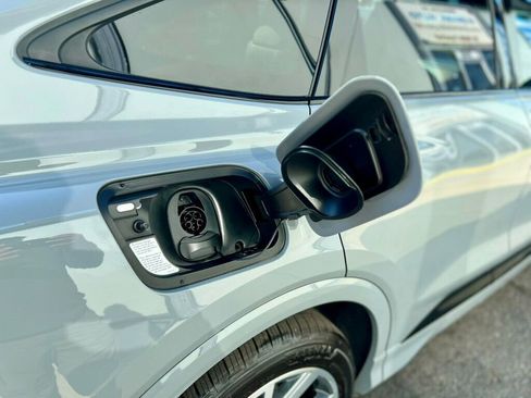 Used 2024 Audi Q4 e-tron Premium Plus w/ Premium Plus image 10