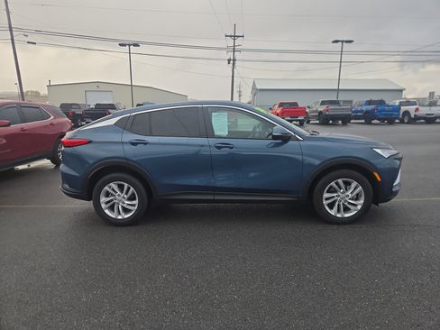 Used 2024 Buick Envista Preferred w/ Advanced Safety Package image 2