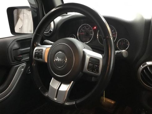 Used 2015 Jeep Wrangler Unlimited Rubicon AWD/4WD image 22