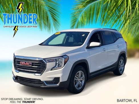 Used 2023 GMC Terrain SLE FWD image 2
