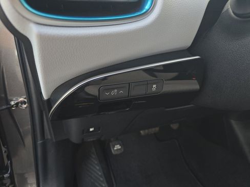 Used 2017 Toyota Prius Three w/ Advanced Technology Package FWD image 22