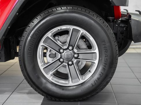 Used 2022 Jeep Wrangler Unlimited Sahara w/ Cold Weather Group AWD/4WD image 16