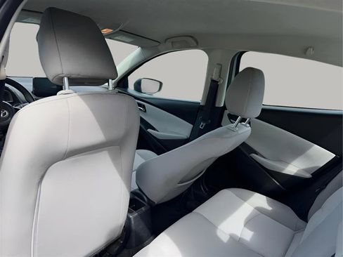 Used 2020 Toyota Yaris L FWD image 23