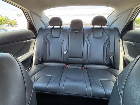 Used 2025 Hyundai Elantra Limited FWD image 40