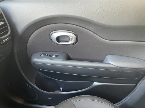 Used 2018 Kia Soul w/ Convenience Package FWD image 19