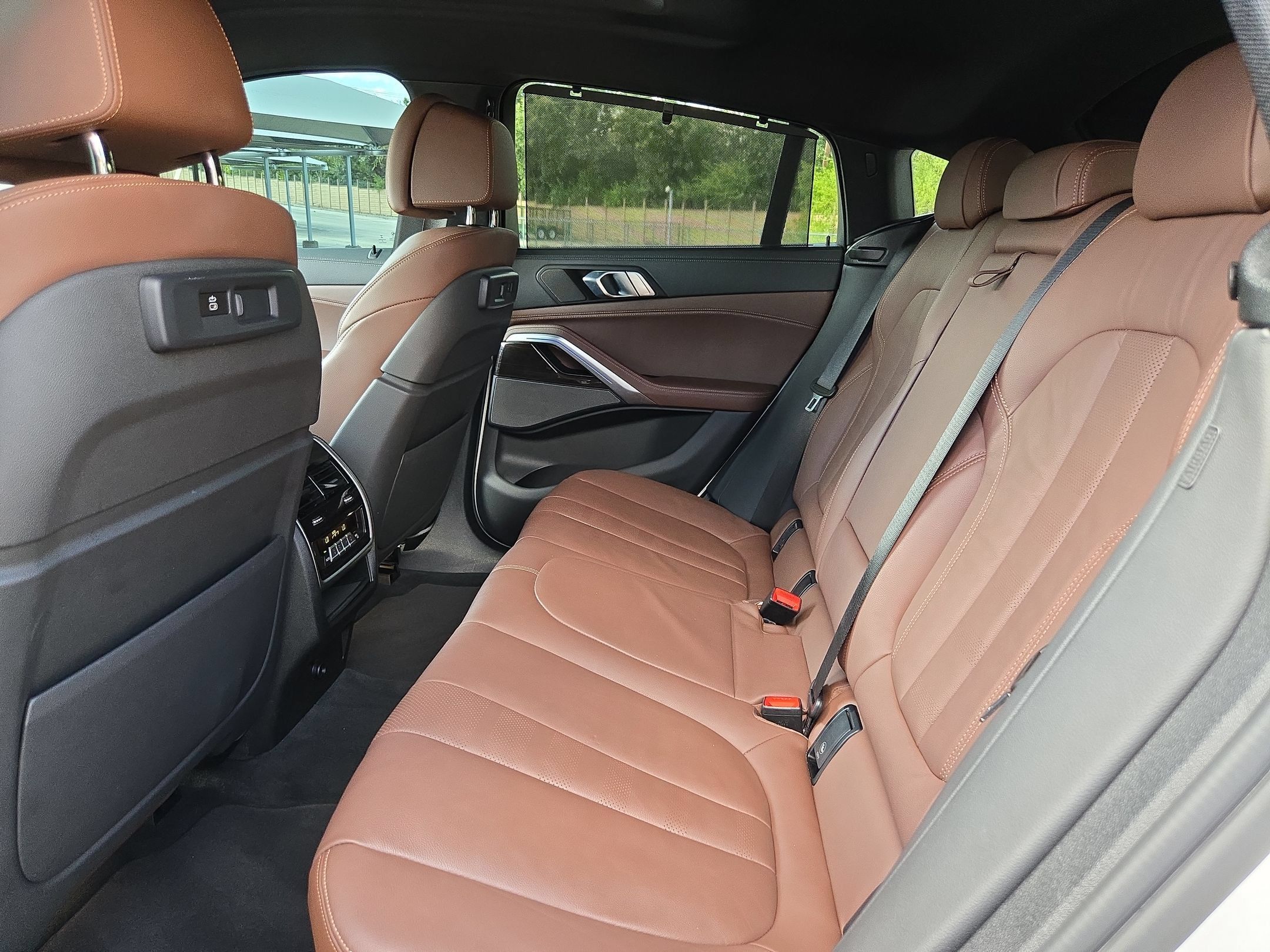 Used 2021 BMW X6 xDrive40i AWD/4WD image 14
