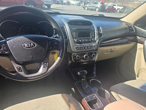 Used 2014 Kia Sorento LX image 8