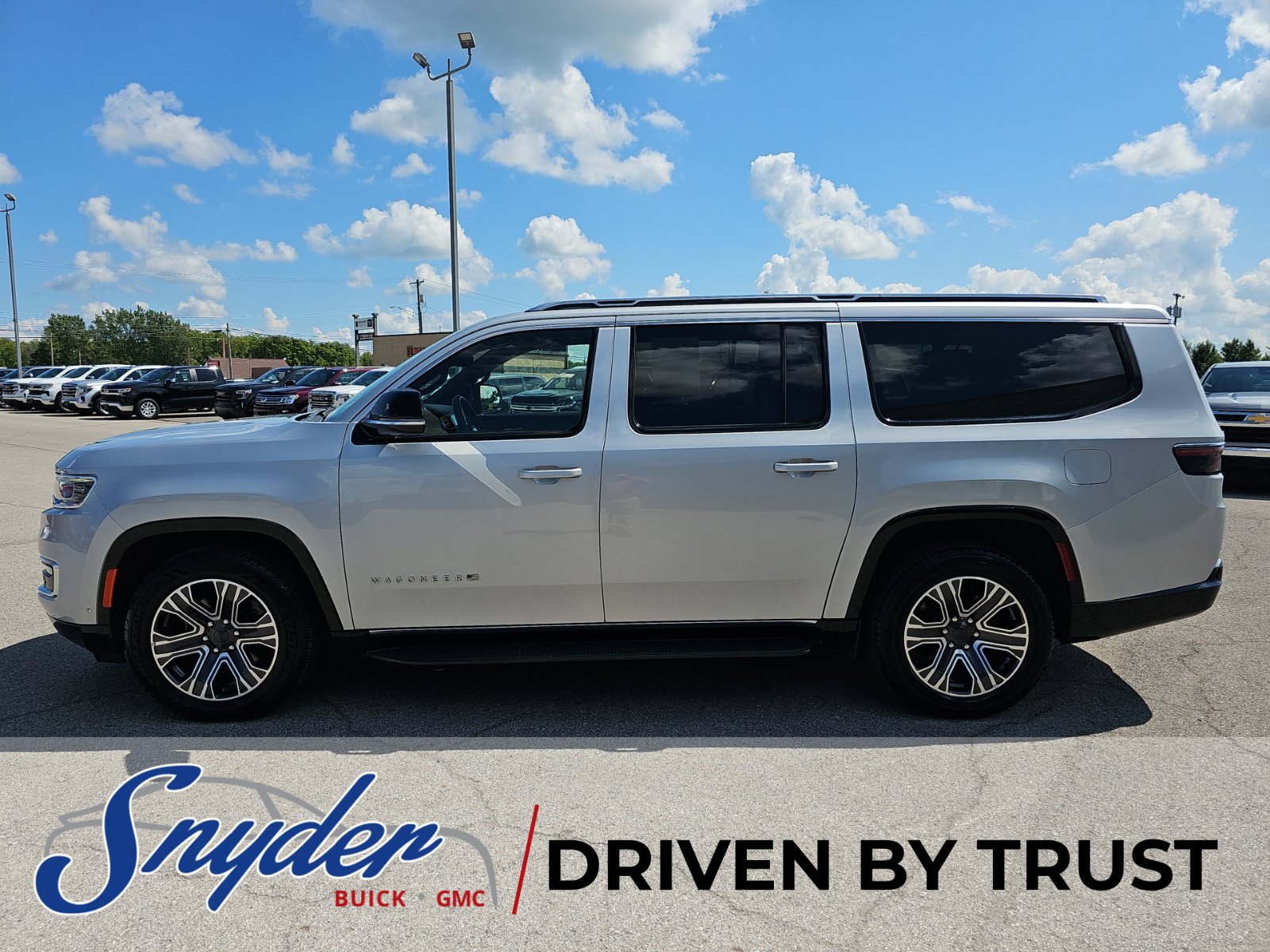 Used 2024 Jeep Wagoneer L Series II w/ Flexible Seating Group AWD/4WD image 5